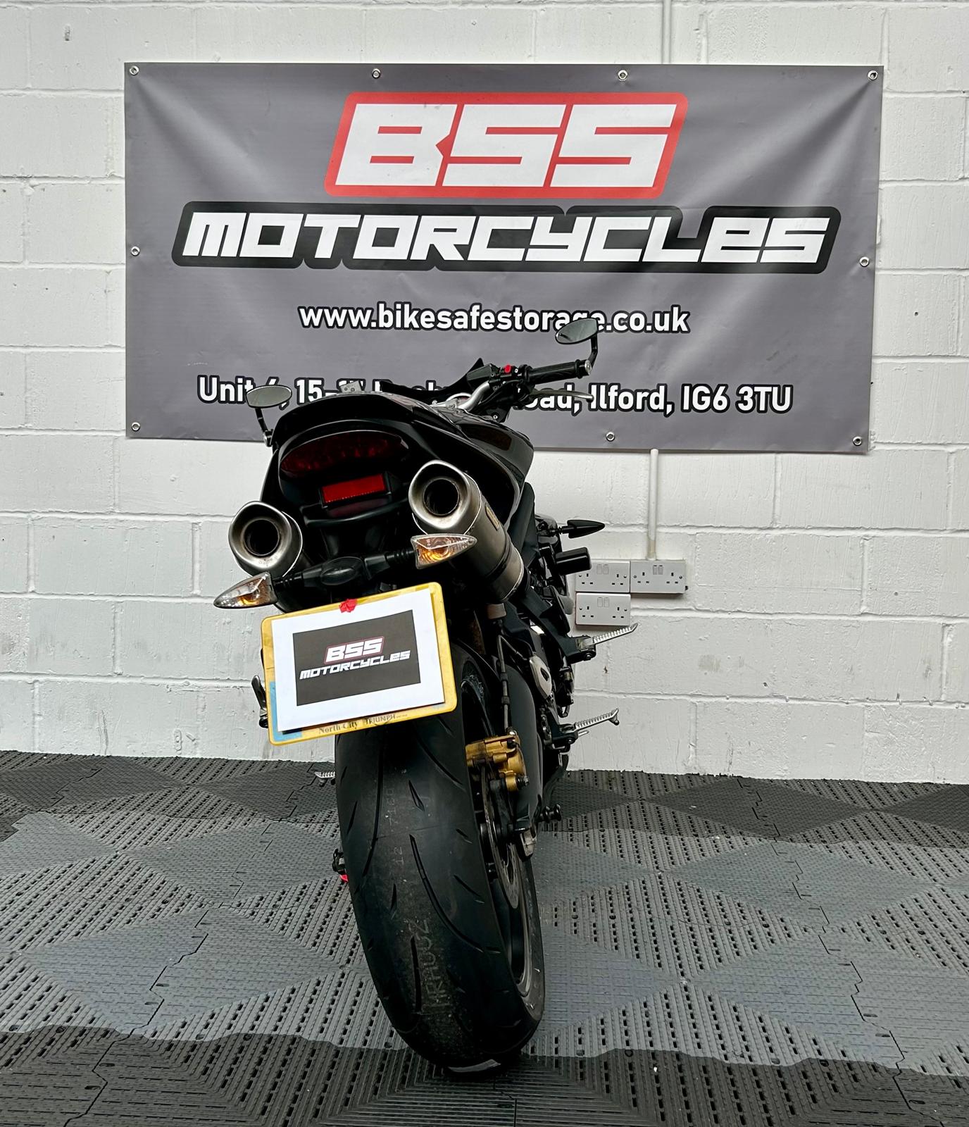 TRIUMPH STREET TRIPLE 675 - Image 11