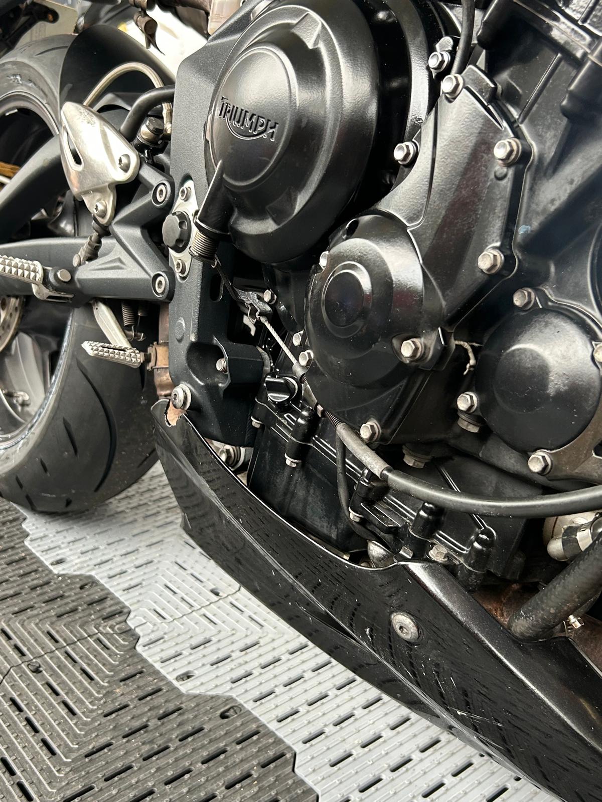 TRIUMPH STREET TRIPLE 675 - Image 12