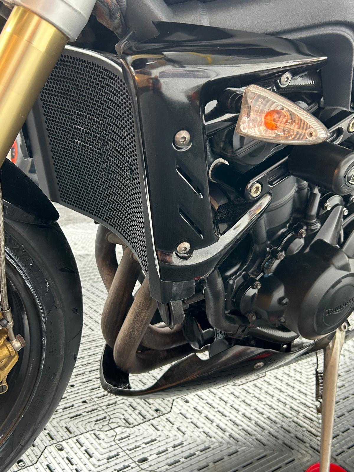 TRIUMPH STREET TRIPLE 675 - Image 13