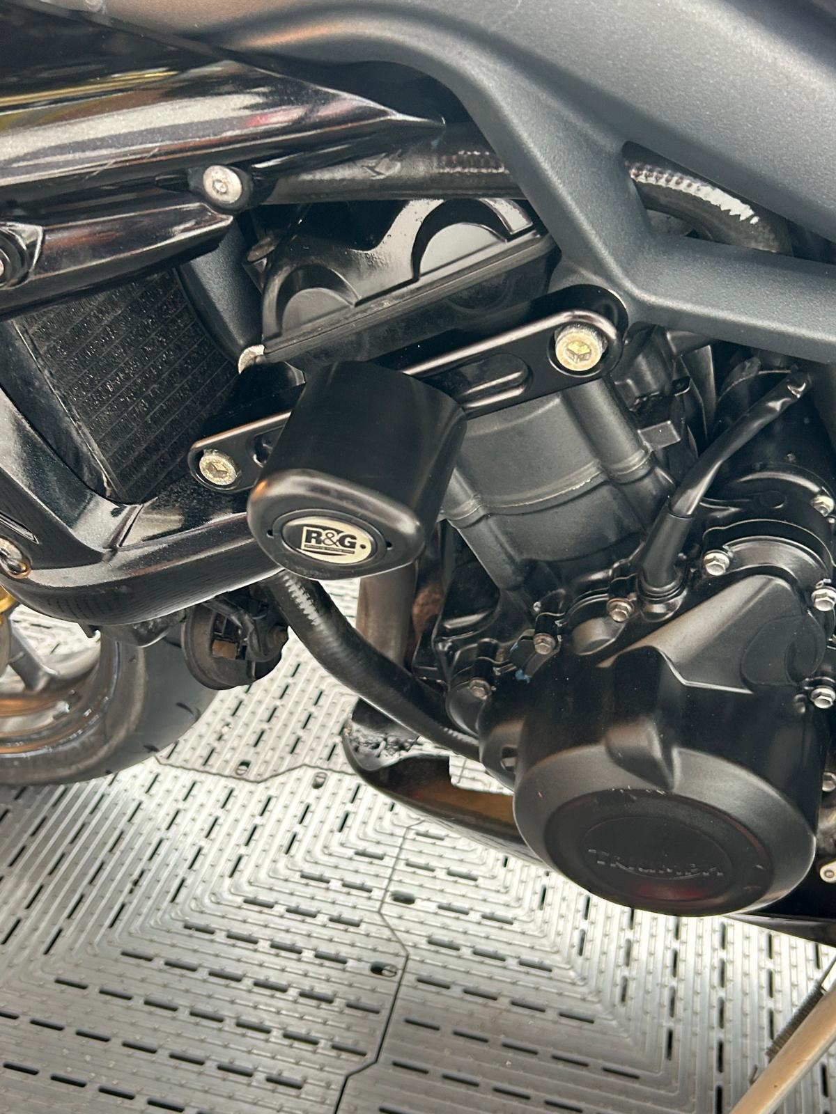 TRIUMPH STREET TRIPLE 675 - Image 15