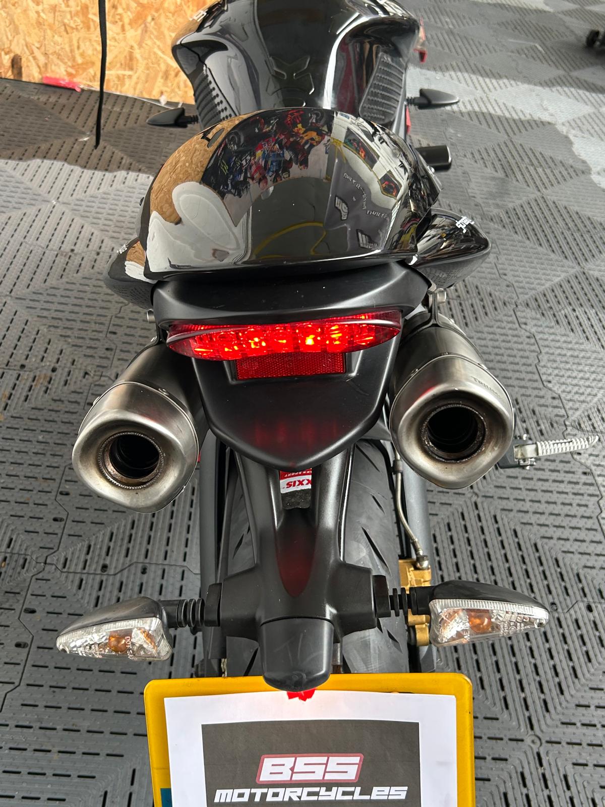 TRIUMPH STREET TRIPLE 675 - Image 17