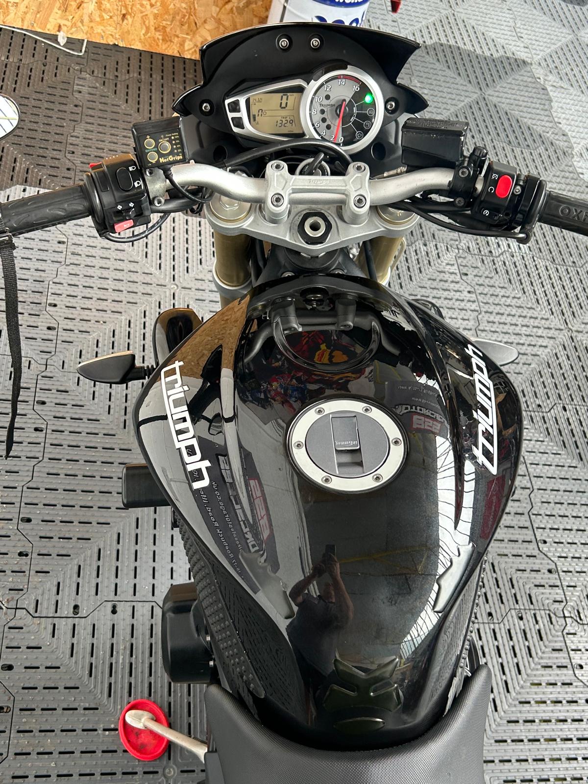 TRIUMPH STREET TRIPLE 675 - Image 20