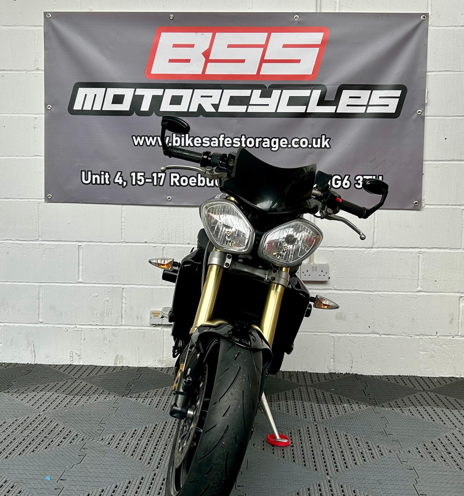 TRIUMPH STREET TRIPLE 675 - Image 3