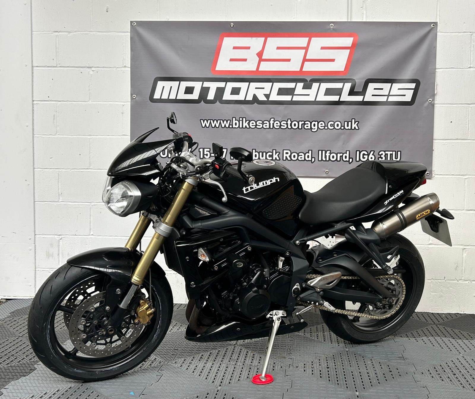 TRIUMPH STREET TRIPLE 675 - Image 4