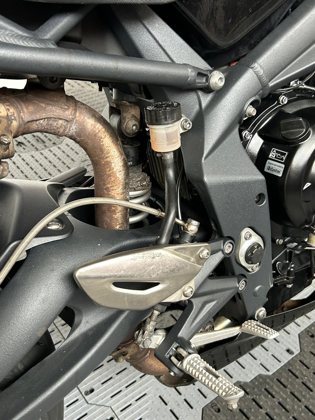 TRIUMPH STREET TRIPLE 675 - Image 5