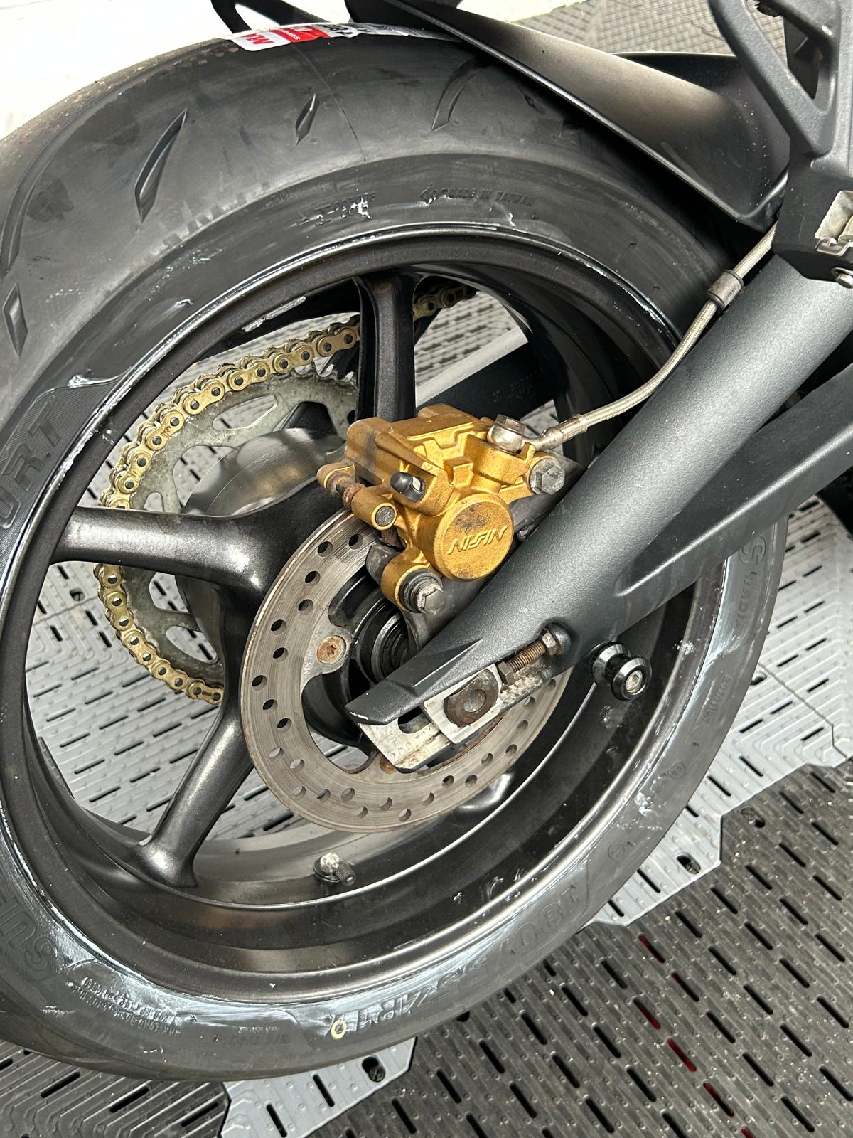 TRIUMPH STREET TRIPLE 675 - Image 6