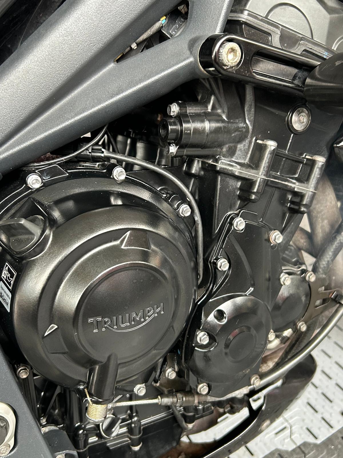 TRIUMPH STREET TRIPLE 675 - Image 9