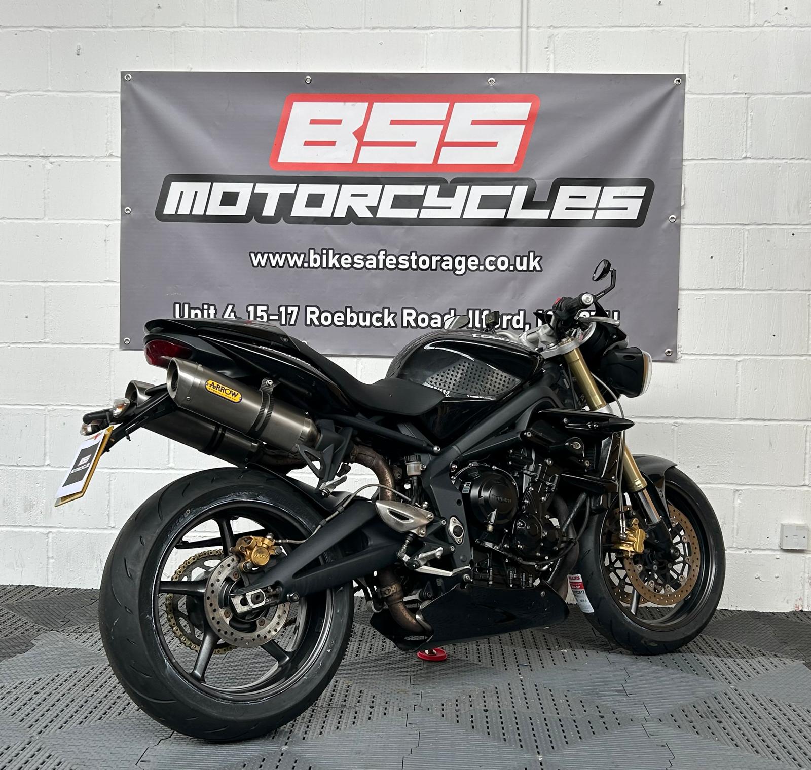 TRIUMPH STREET TRIPLE 675 - Image 10