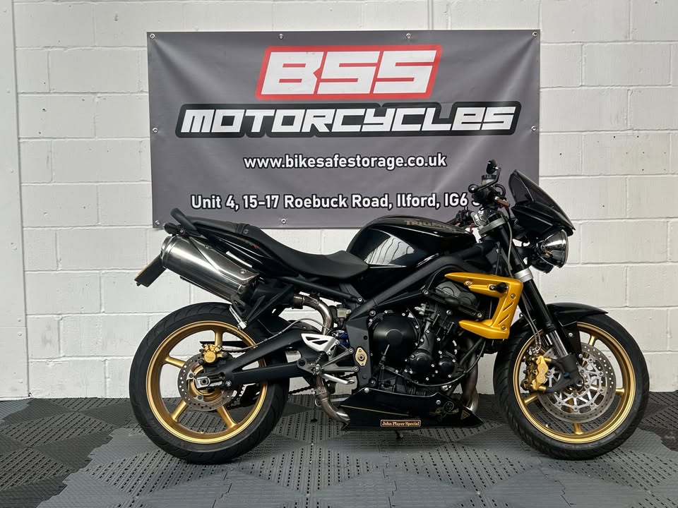 TRIUMPH John Player Special Street Triple 675R