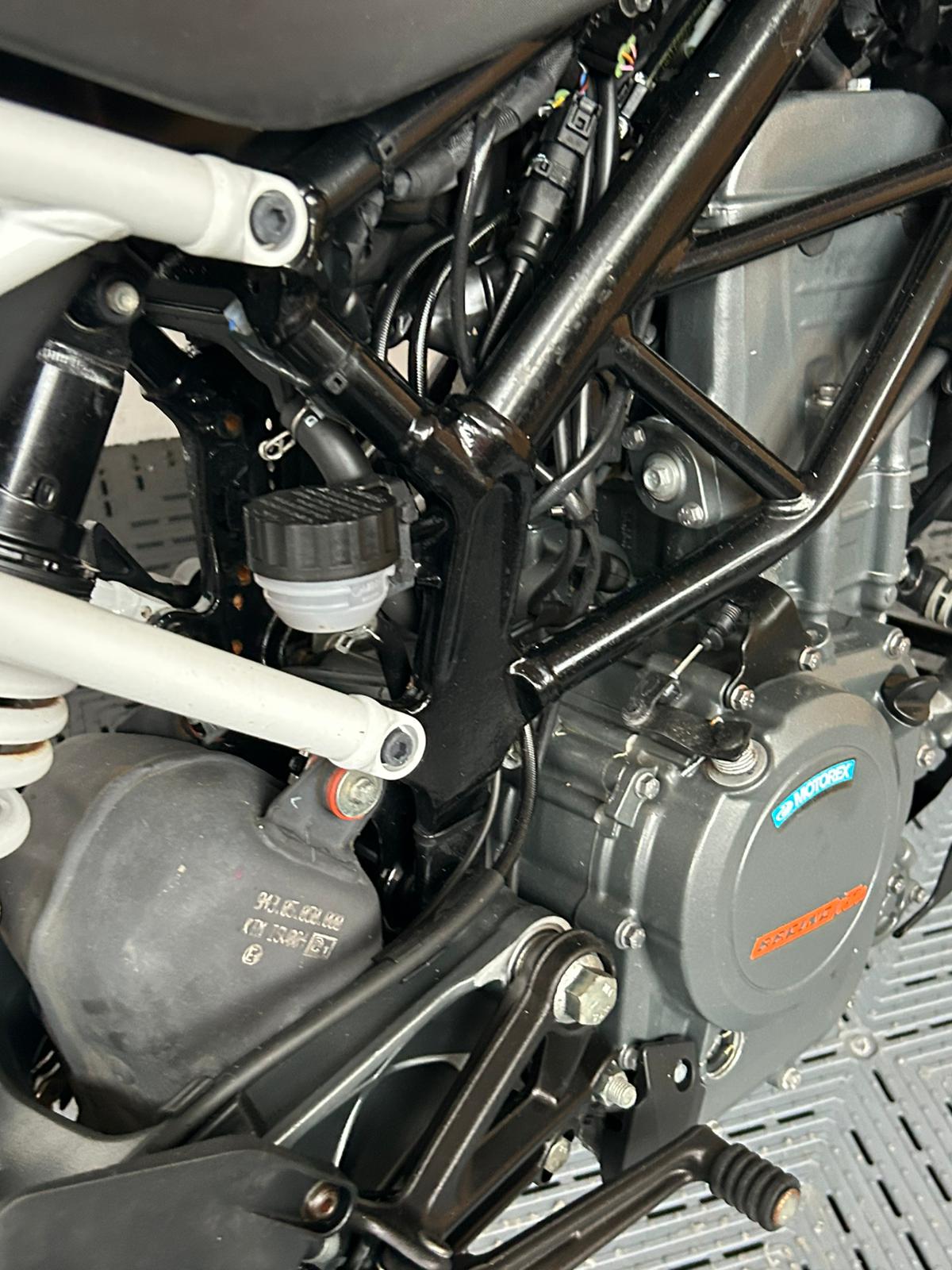 KTM DUKE 390 22 - Image 9