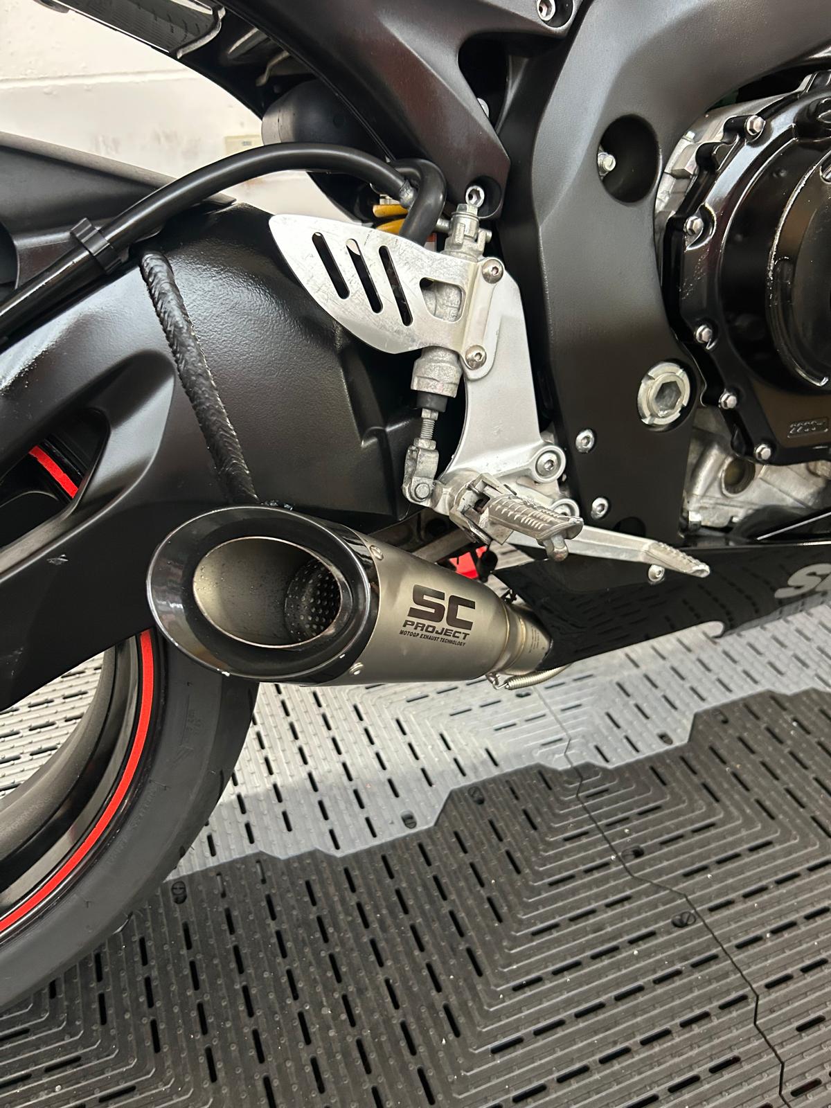 SUZUKI GSX-R600 K7 - Image 11