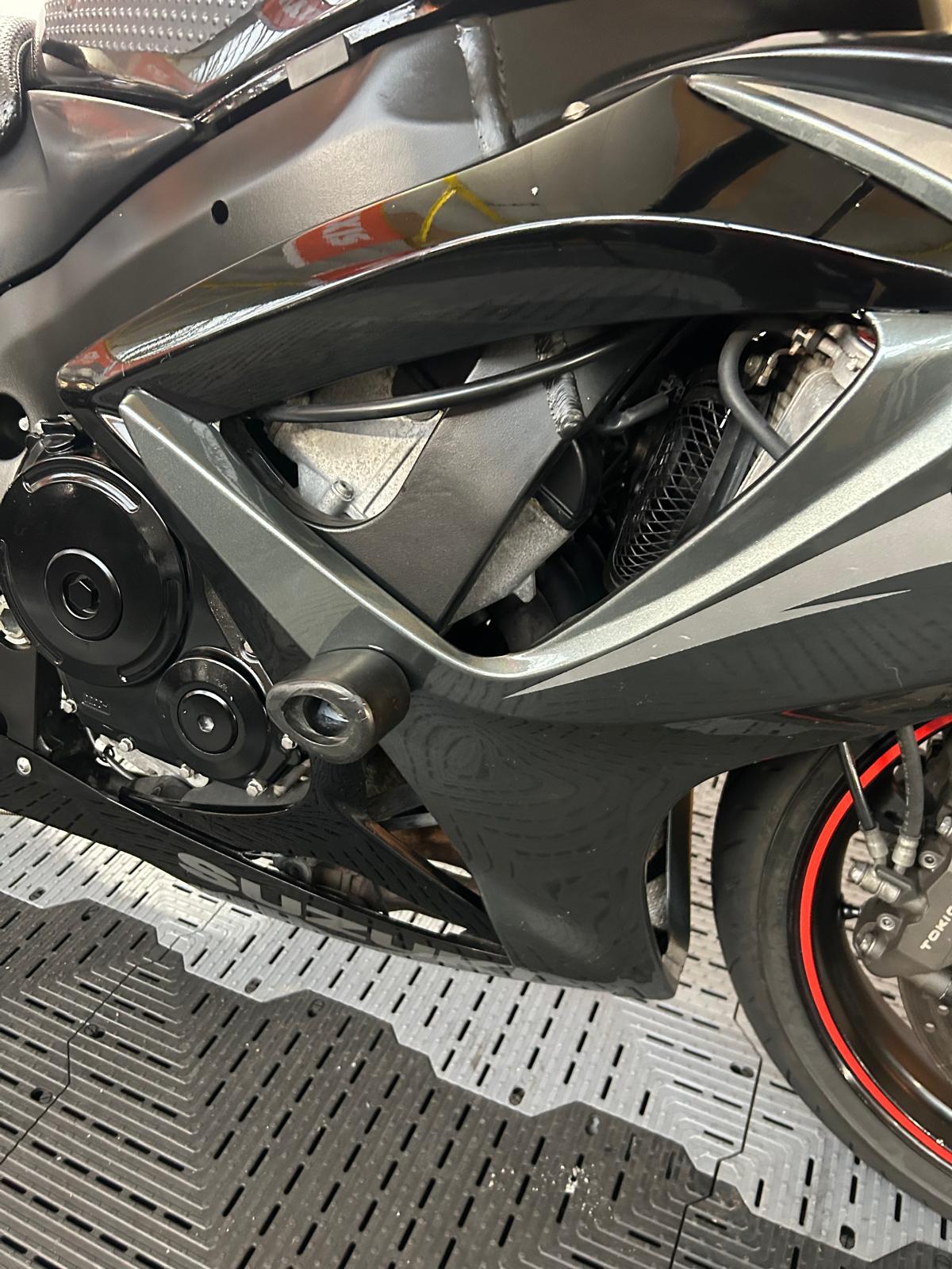 SUZUKI GSX-R600 K7 - Image 16