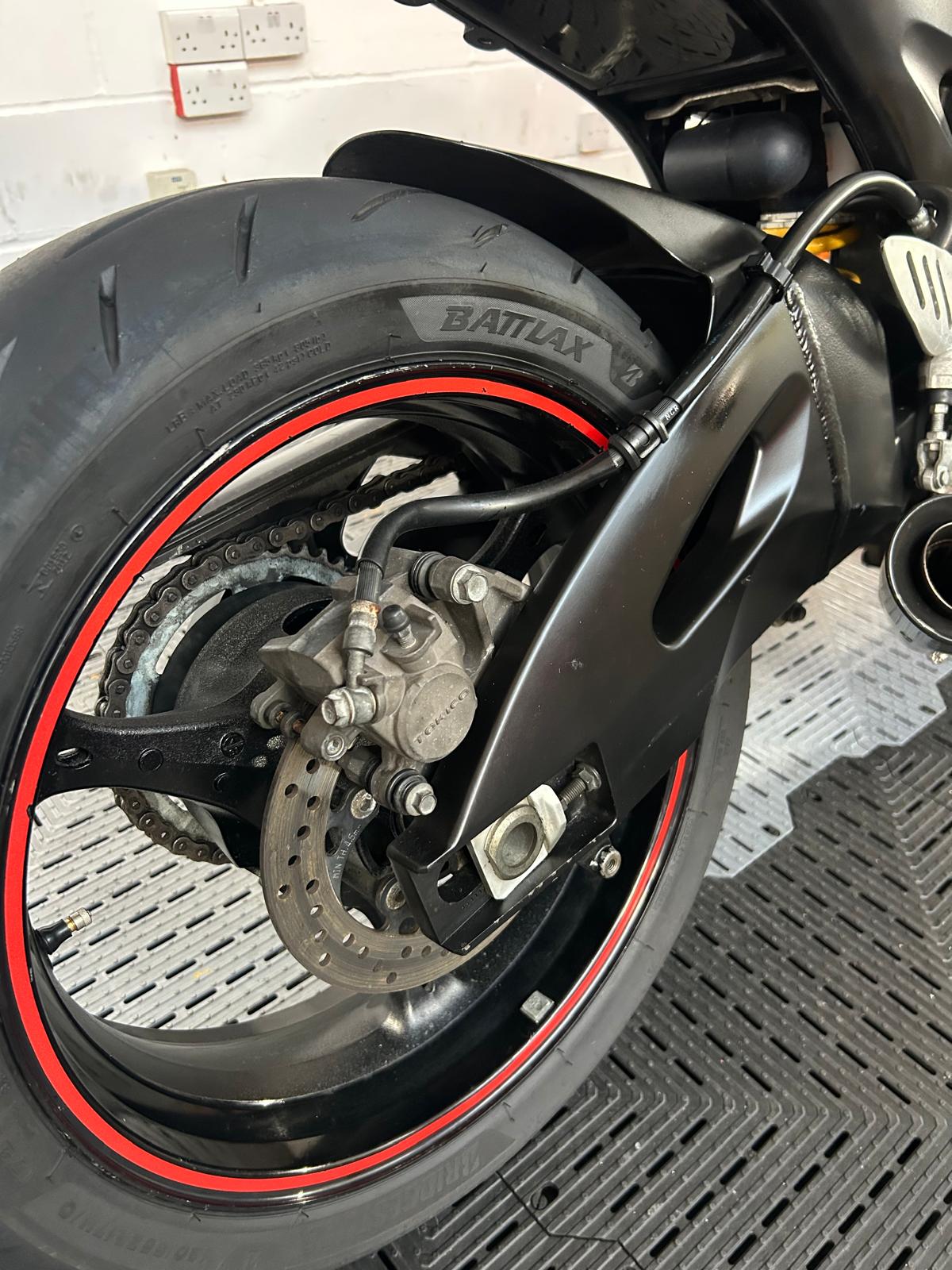 SUZUKI GSX-R600 K7 - Image 7