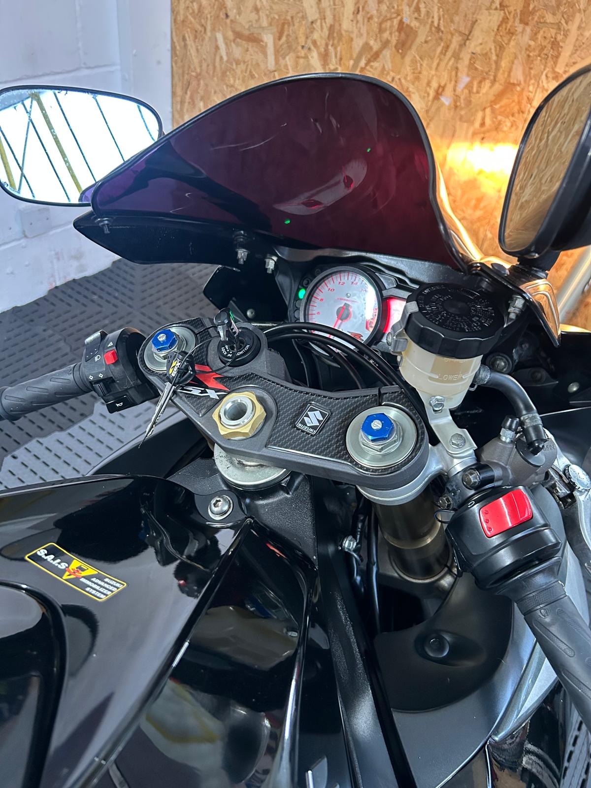 SUZUKI GSX-R600 K7 - Image 10